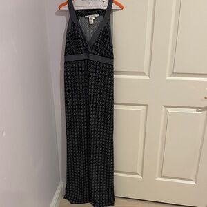 Max Studio Black & Gray Geo-Print Sleeveless V-Neck Maxi Dress